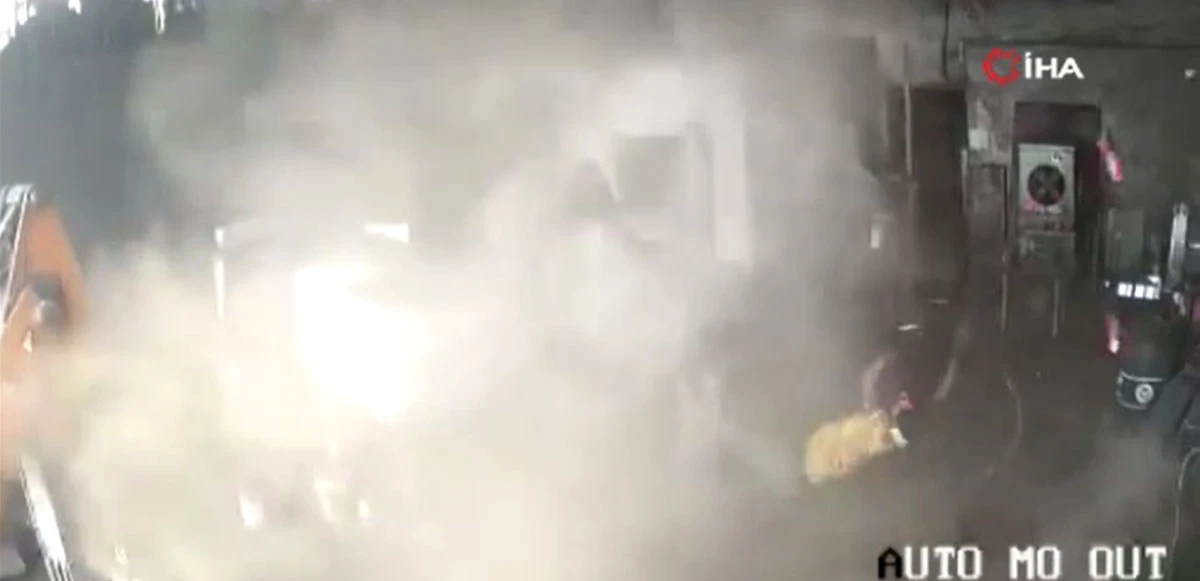 Buldozer lastiği bomba gibi patladı: 2 ölü