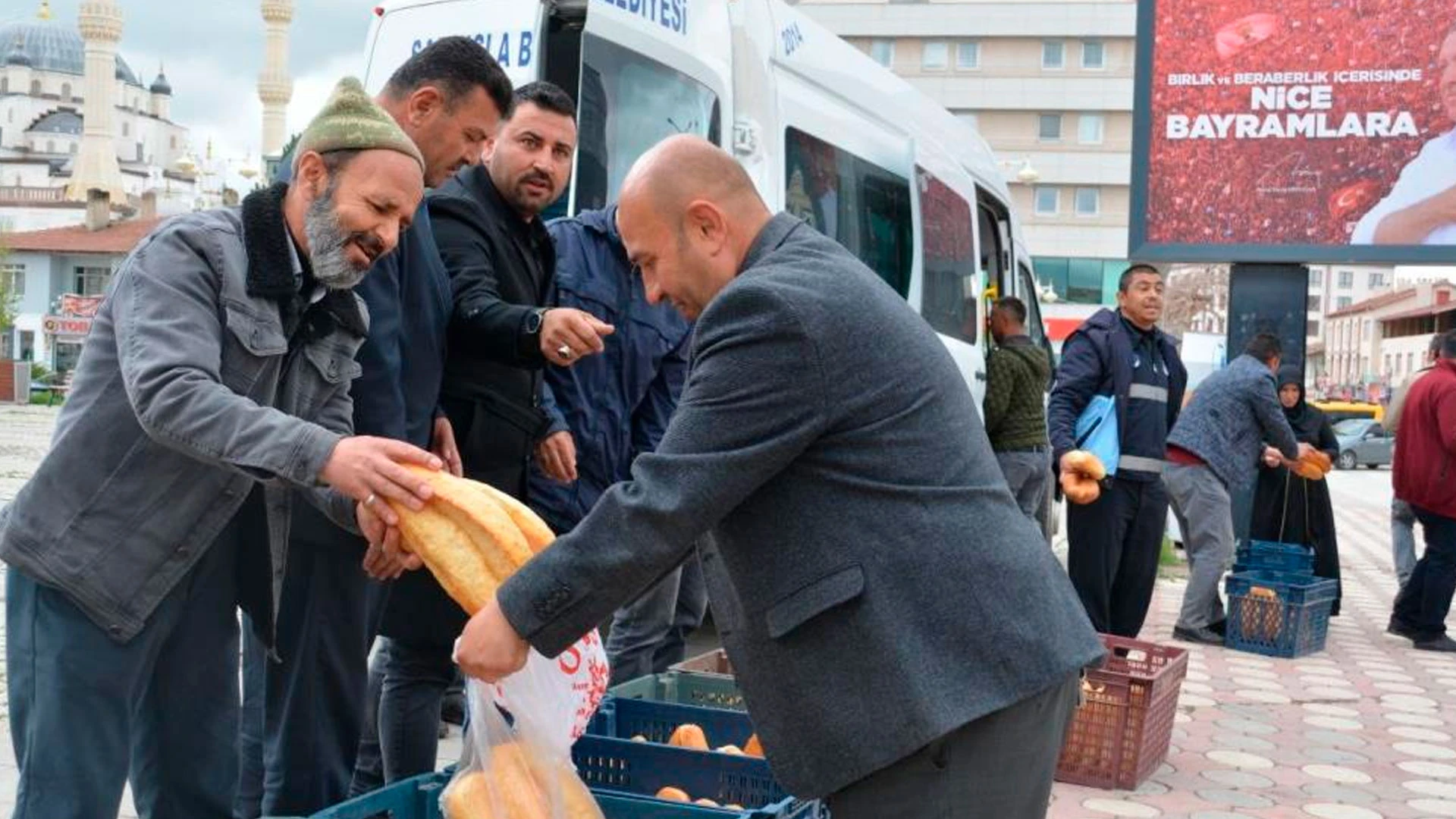 Fırıncıların zam grevine vatandaş resti çekti