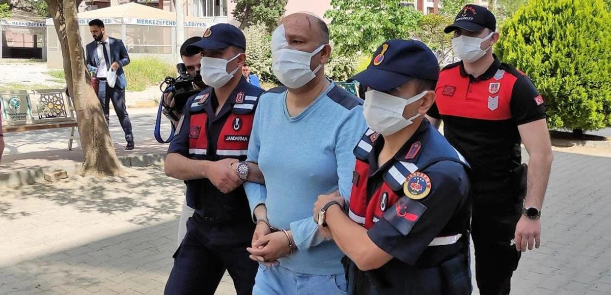 Saplantılı aşık kız arkadaşını asitle ağır yaraladı
