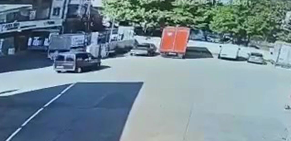 Otomobilin terk edildiği anlar kamerada