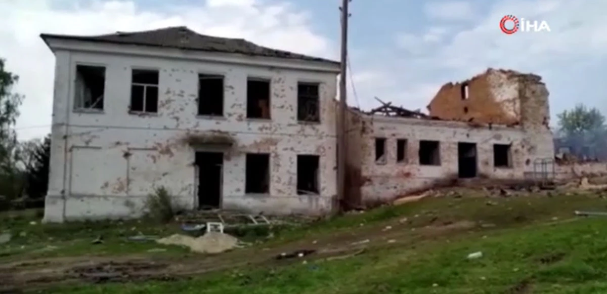 Rusya Çernihiv'de ortaokul ile yatılı okulu vurdu