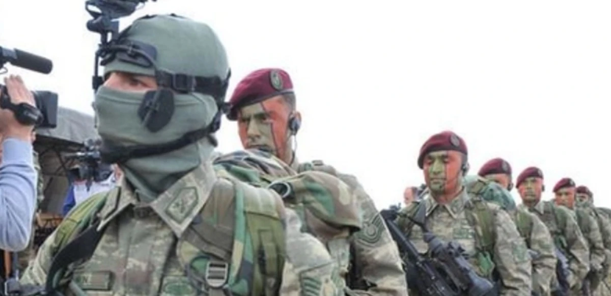 Bordo bereliler Pençe-Kilit bölgesinde teröristlerin inine giriyor