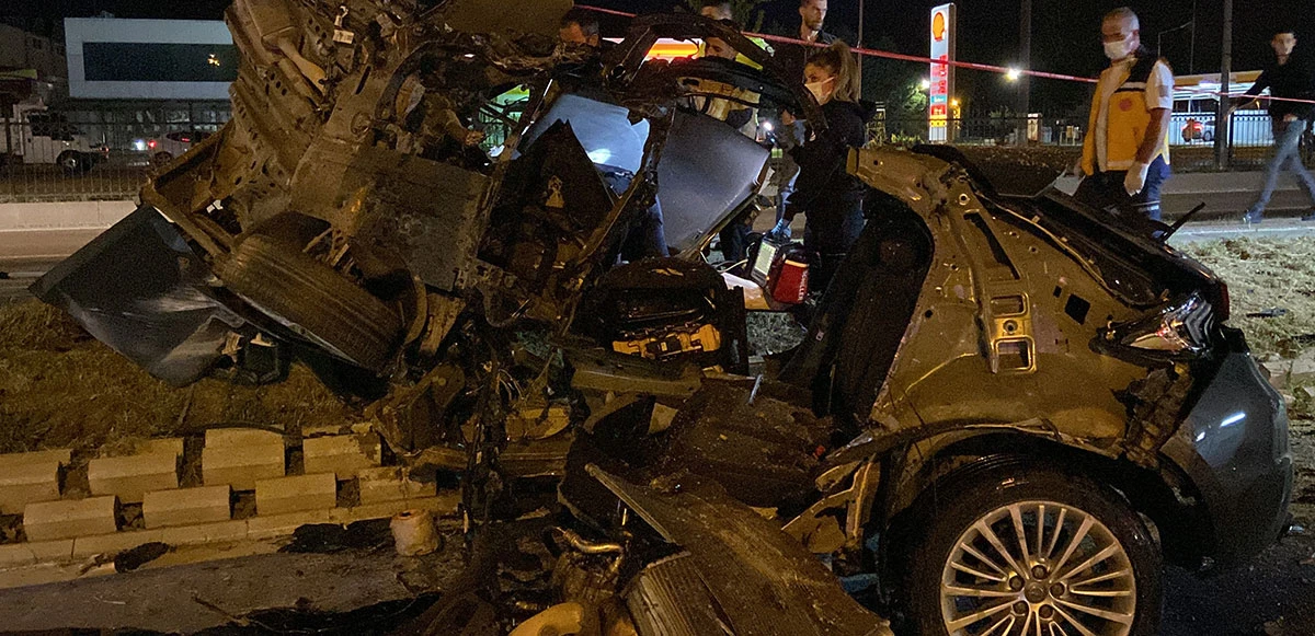 Parçalanan otomobilin sürücüsü astsubay hayatını kaybetti