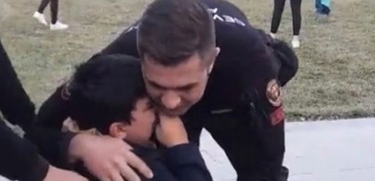 Kütahya’da içleri ısıtan görüntü: Polislerden özel çocuğa sürpriz hediye