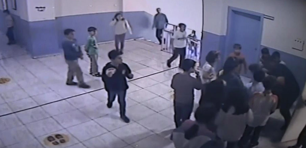Öğretmenden hayat kurtaran hamle: Boğazına şeker kaçan öğrenciyi Heimlich manevrası ile kurtardı