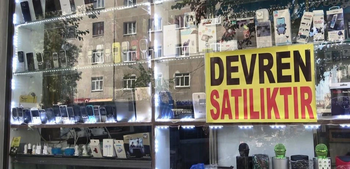 Hırsızlardan bıkan esnaf dükkanını satılığa çıkardı