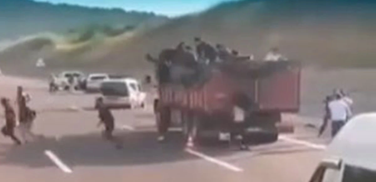 Yalova’da kamyon arkasından şehre dağılan kaçak göçmenler yakalandı