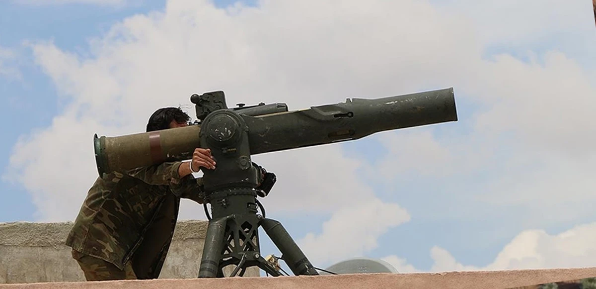 Münbiç'te PKK'lı teröristler ABD yapımı TOW tanksavarlar ile görüntülendi