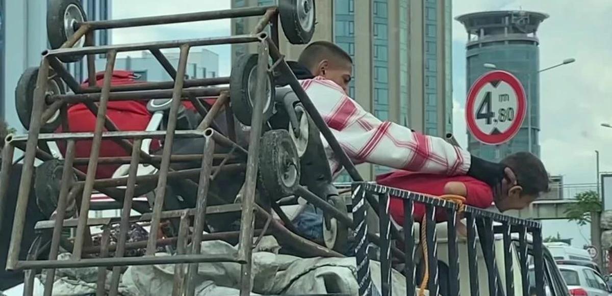 Aile boyu tehlikeli yolculuk kamerada