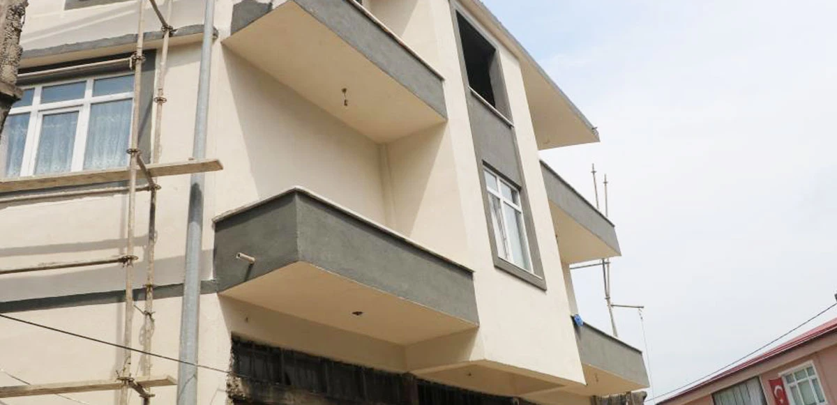 Gören şaşkınlığını gizleyemiyor, Rize'de fıkra gibi ev