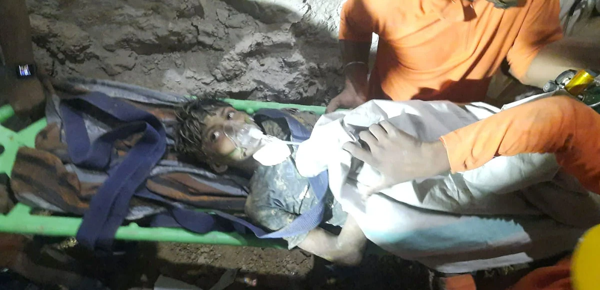 Kuyuya düşen çocuk 104 saat sonra kurtarıldı