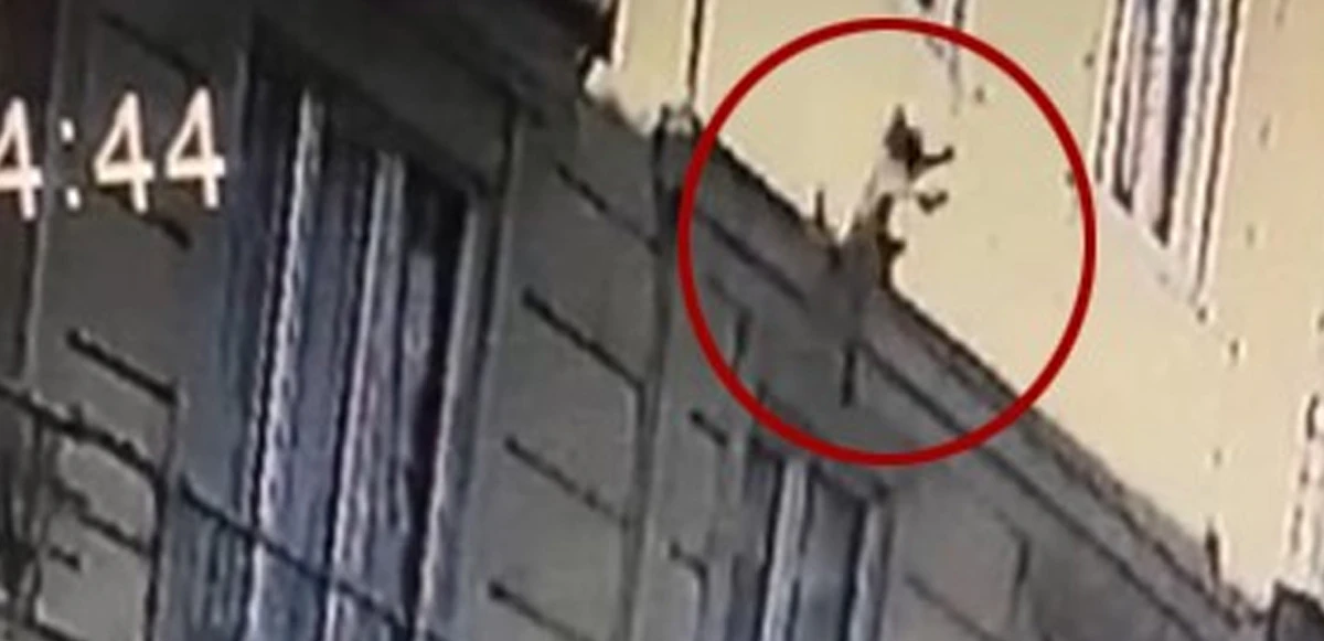 2 yaşındaki çocuğun feci ölümü: Düştüğü anlar kamerada