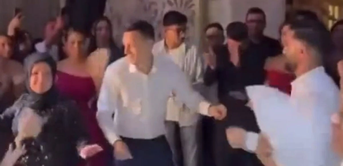 Mesut Özil kız kardeşinin düğününde kurtlarını döktü... Sosyal medyada viral oldu