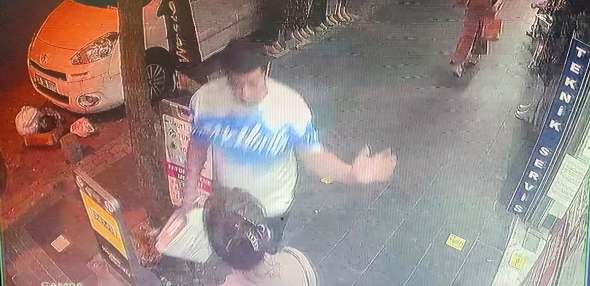 İstanbul’da bir şahıs kaldırımda kadına tokat attı