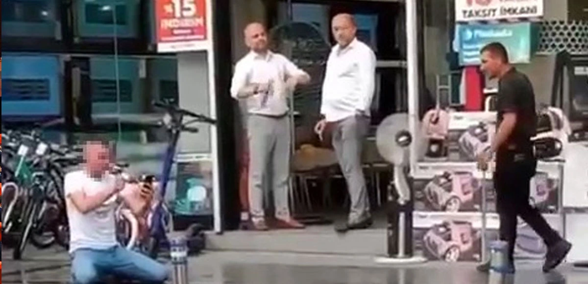 AVM’de panik anları! Mağazanın önünde ‘bunlar beni dolandırdı’ diyerek boynunu kesmeye çalıştı