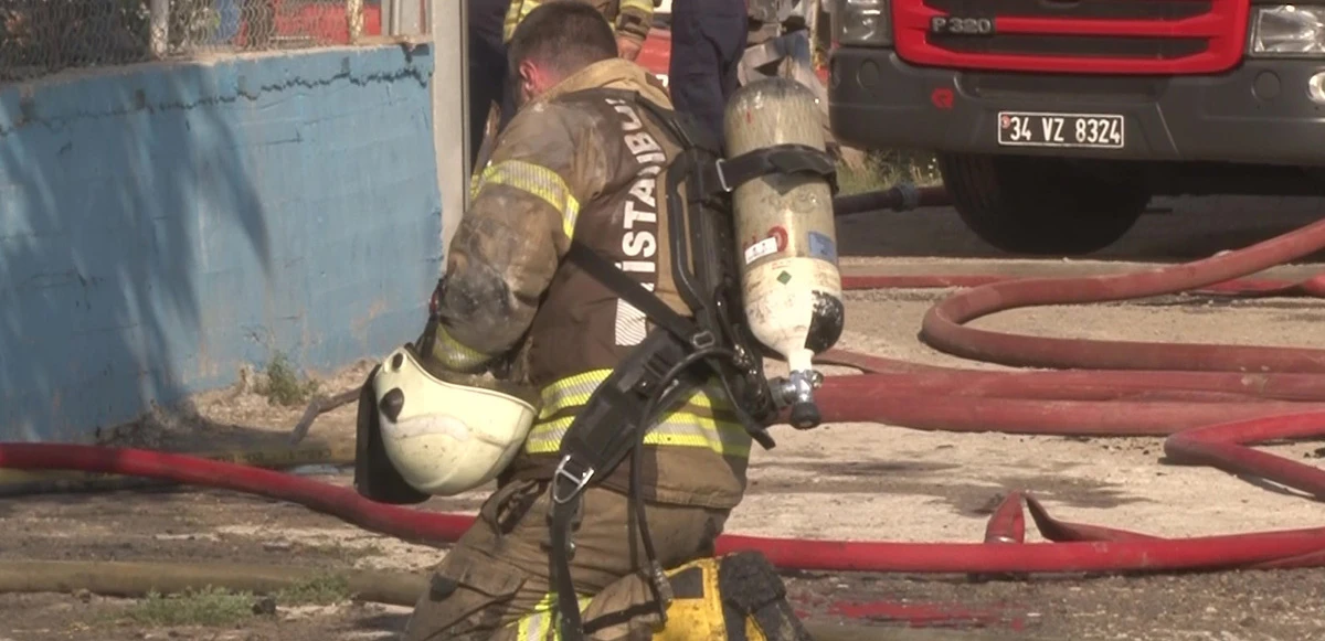 Tuzla'da fabrikada korkutan yangın