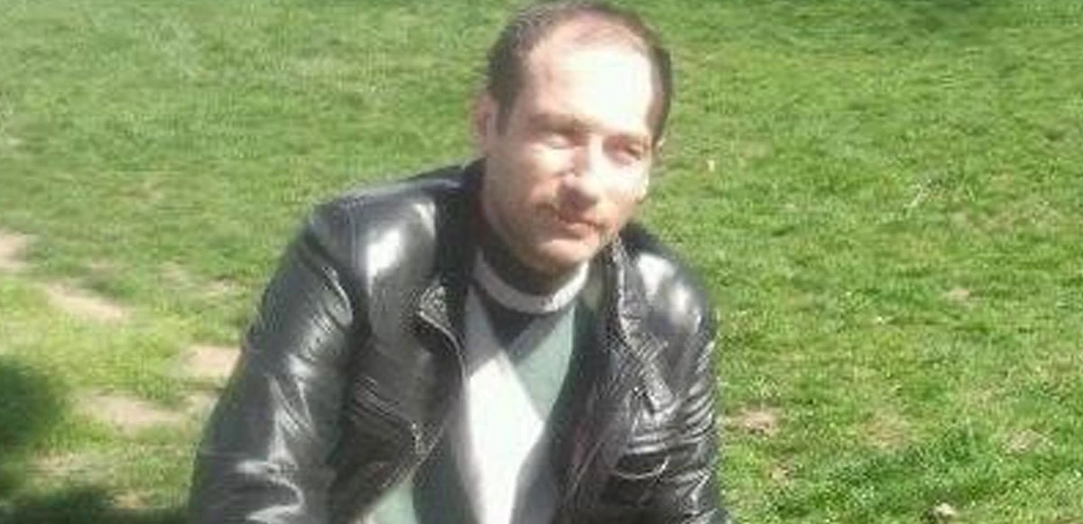 Oğlu yaşındaki çocuk sırtından vurdu