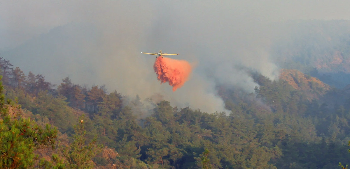 20 helikopter, 14 uçak ile yangına müdahale başladı