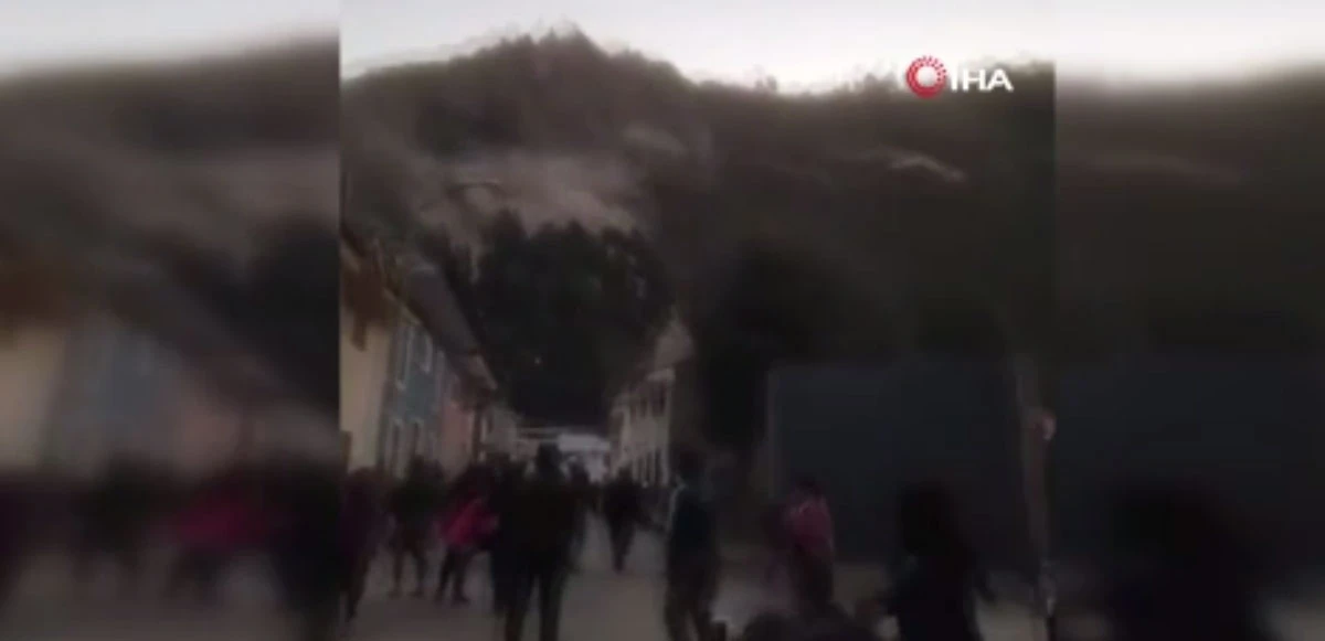 Peru'da 150 ev toprak altında kaldı!