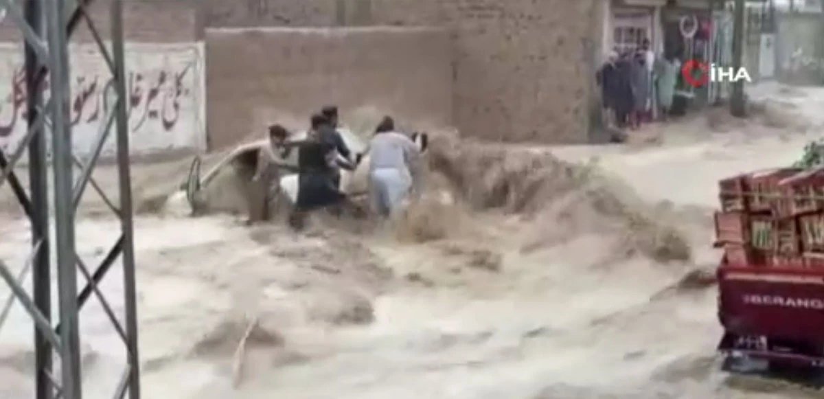 Pakistan'da sel felaketi: Çok sayıda ölü ve yaralı var