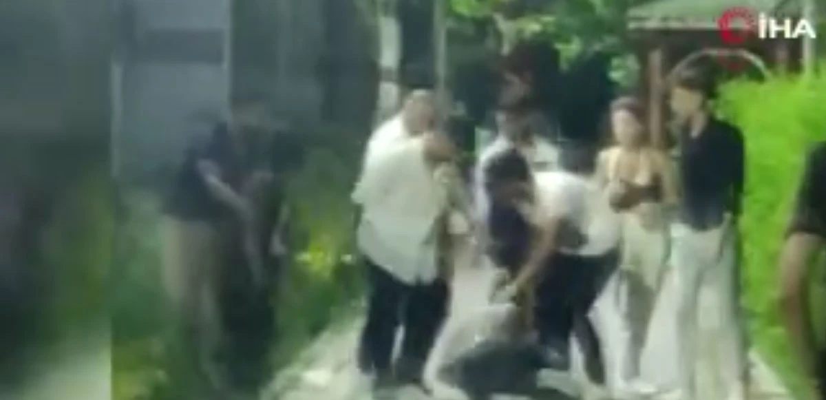 2 genç kız tacizciyi tekme tokat dövdü