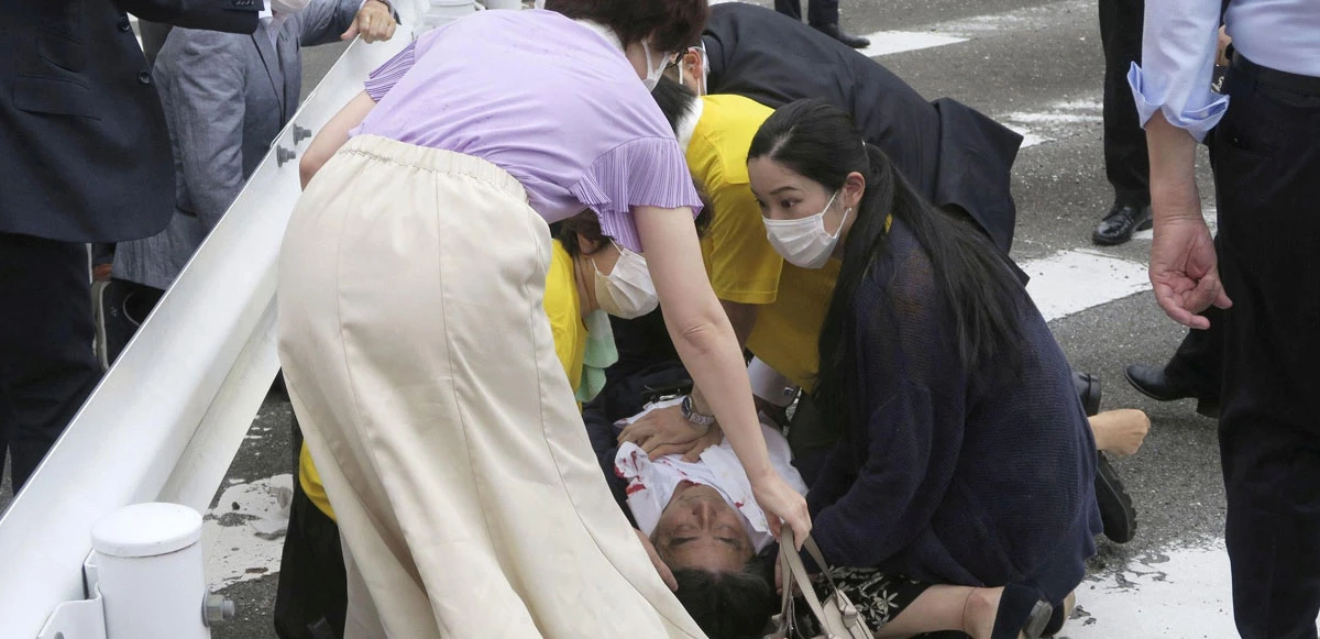 Japonya eski Başbakanı Abe silahla vuruldu