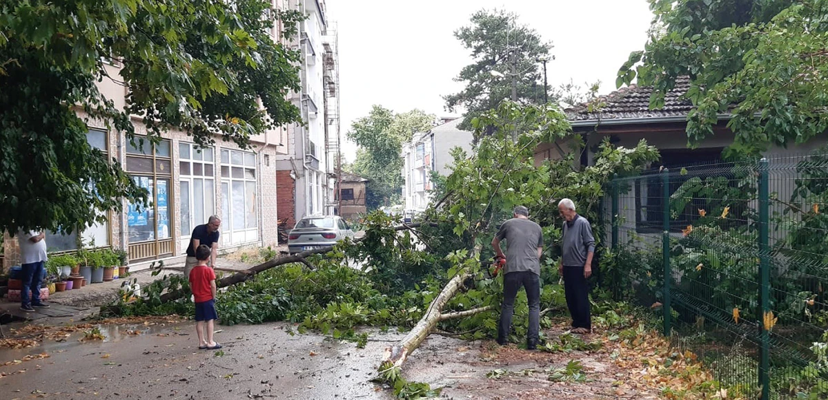 Kurban Bayramı'nda Bursa'da sel çıktı: Sokaklar dereye döndü