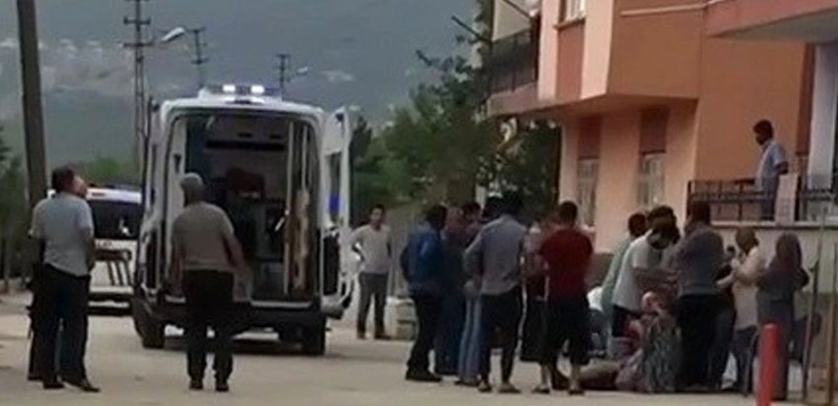 Annesini savunmak isterken katil oldu: Babasını öldürdü, komşusunu yaraladı