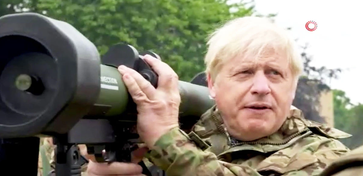 İstifa eden İngiltere Başbakanı Johnson el bombası attı