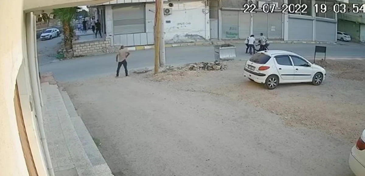 Silahla yaraladıkları adama tekme tokat giriştiler! Yetmedi taşla öldüresiye dövdüler