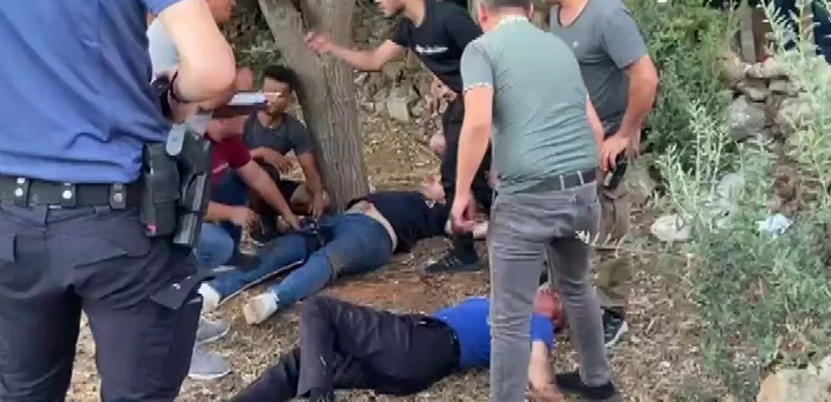 Baba ile üvey oğlu arasındaki kavga kanlı bitti: 2 yaralı