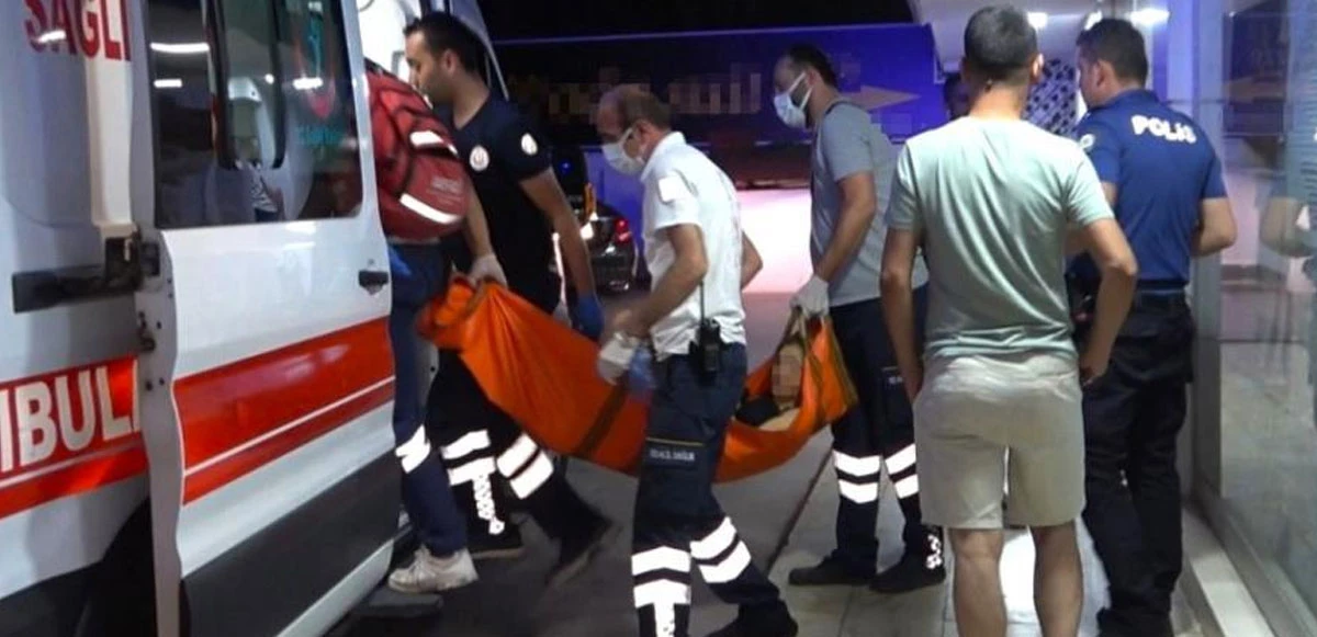 Çocuklarını görmek için gidip eşini bıçakladı! Genç kadın ölmemek için bıçağı pencereden attı
