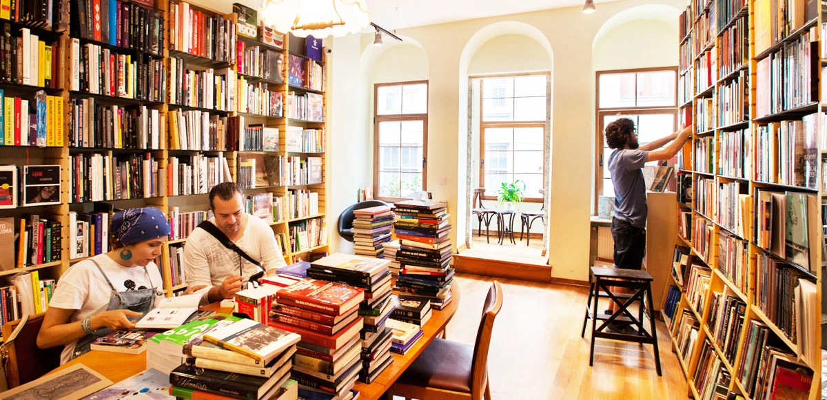 Okumak lüks oldu! Okur da kitapçılarda maliyetlerden şikayetçi