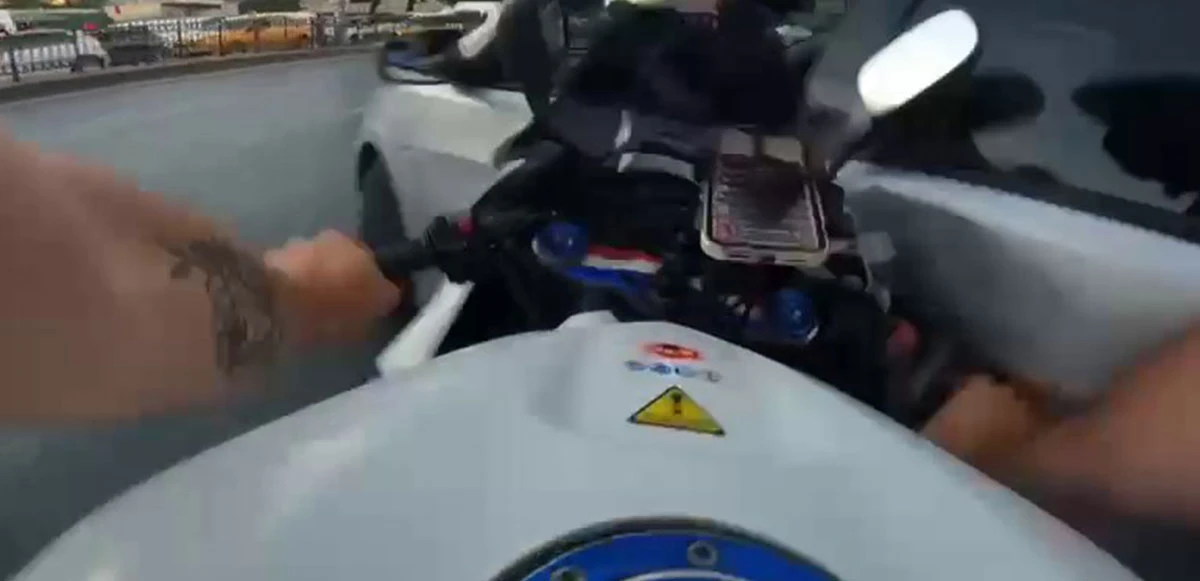Fatih’teki motosiklet kazasının görüntüleri çıktı!
