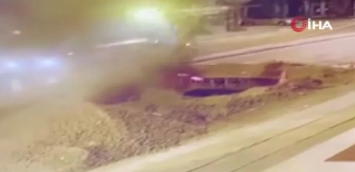 Kurye yol çalışmasında açılan çukura düştü