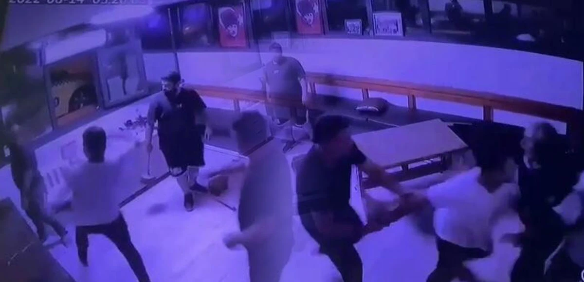 Gece nöbetindeki taksiciye öldüresiye dayak kamerada