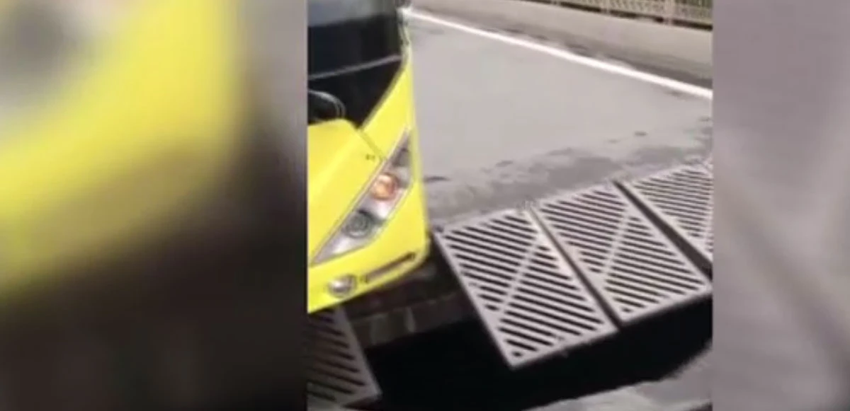 İETT otobüsü geçerken yol çöktü!