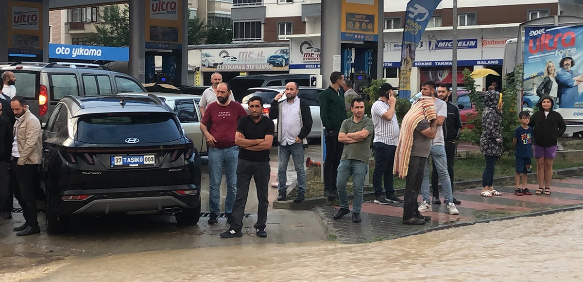 Kastamonu’da AVM’nin tavanı çöktü, Belediye uyardı