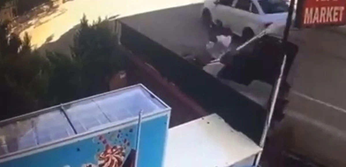 Öfkeli koca tacizciyi metrelerce sürükledi