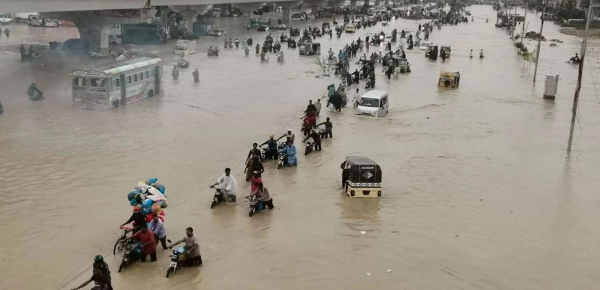 Pakistan'daki sel felaketinde can kaybı bin 314