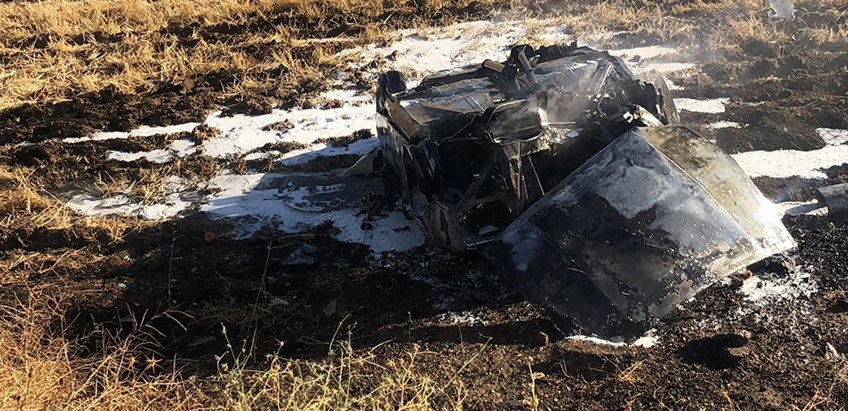 Otomobil alev topuna döndü! Bir aile yanmaktan son anda kurtarıldı