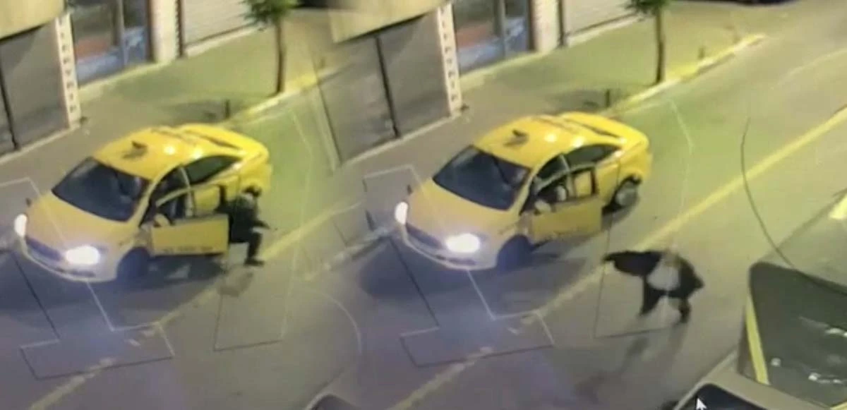 İstanbul’da taksi gaspı kamerada: Taksici arkasına bile bakmadan kaçtı