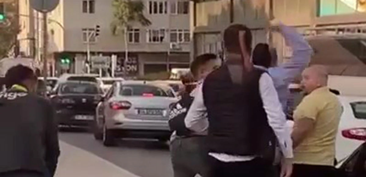 İETT şoförü araçtan indi kavgaya tutuştu