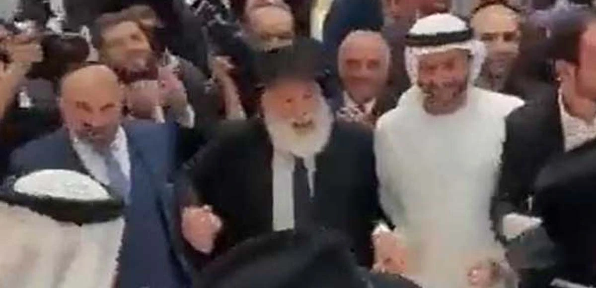 Normalleşmeyi farklı boyuta taşıdılar! İsrailli hahamlarla kol kola halay çektiler