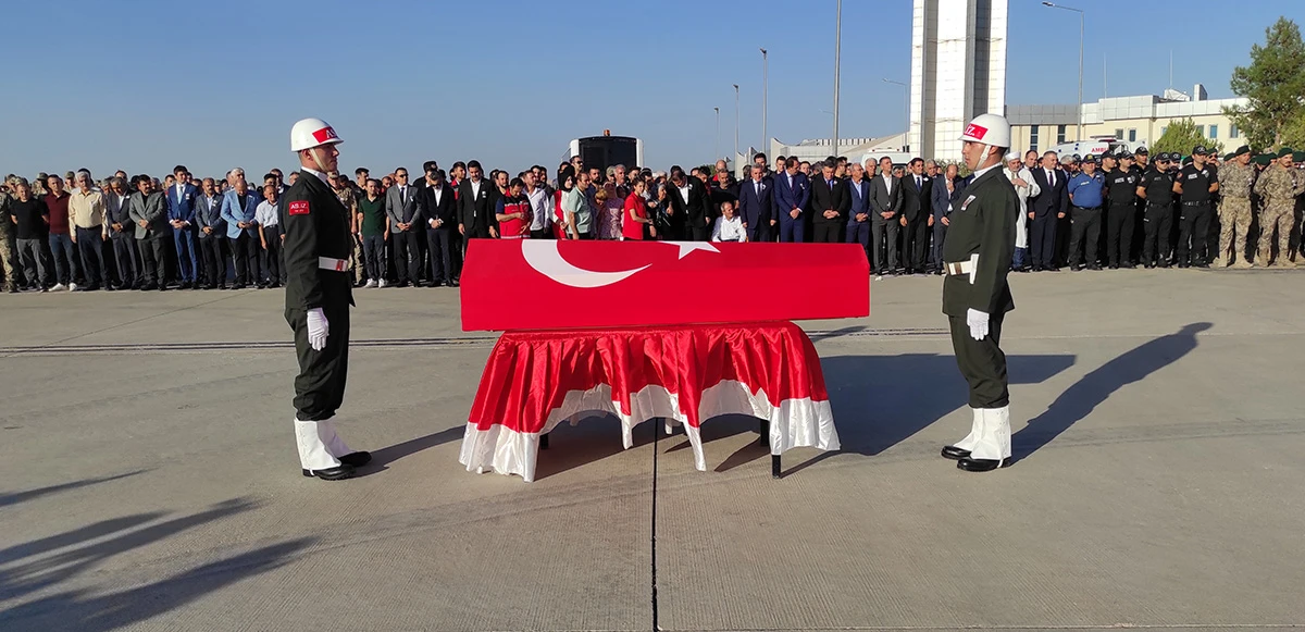 Şehit asker İsmet Aybek'in naaşı memleketine uğurlandı