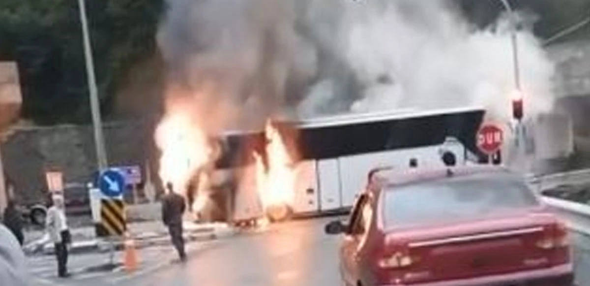 Yolcu otobüsü alev alev yandı! Yolculardan şoföre suçlama: Arızalı otobüsle yolculukta ısrar etti