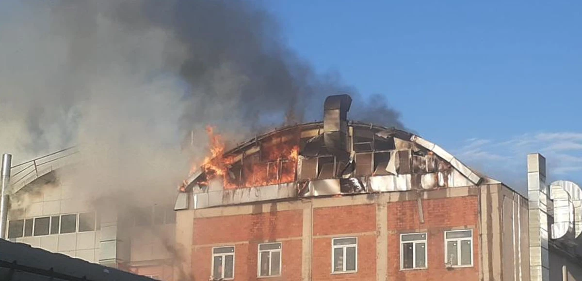 İstanbul'da korku dolu anlar! Fabrika alevlere teslim oldu