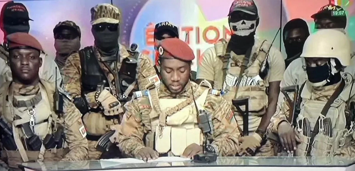 Burkina Faso'da ordu, yönetime el koydu! Canlı yayında darbe bildirisi okundu