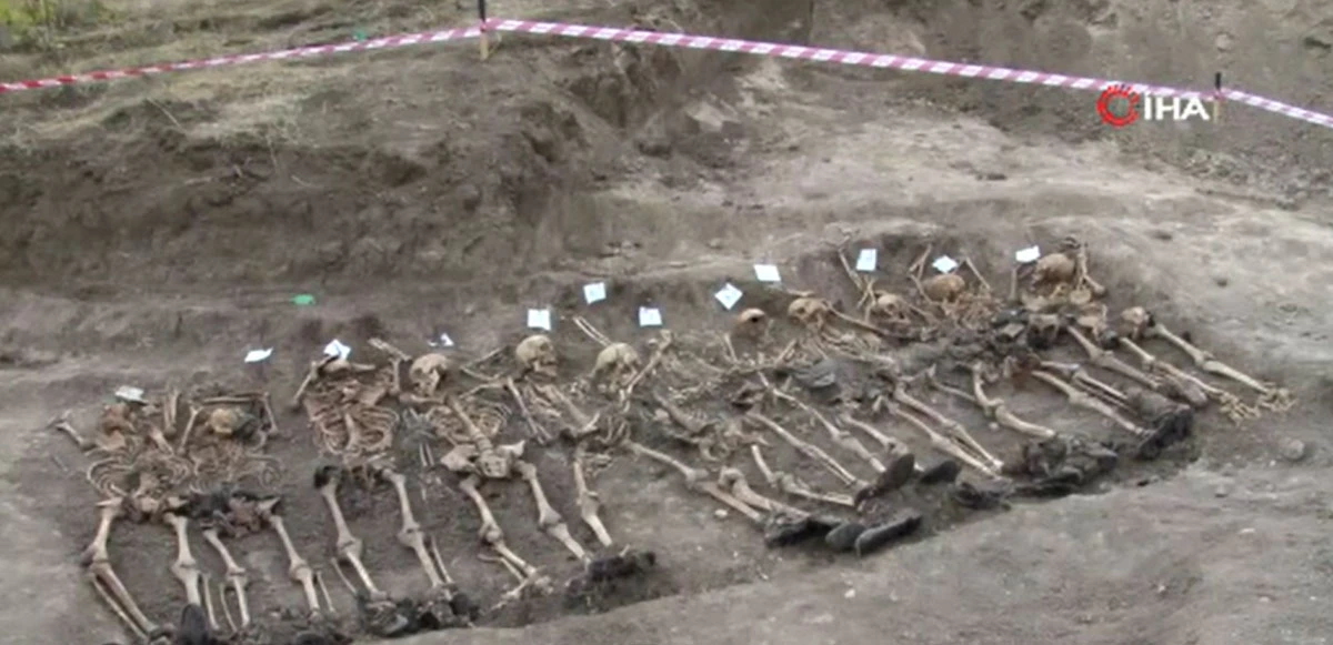 Ermenilerin katlettiği Azerbaycanlı vatandaşlara ait cesetler toplu mezardan çıktı