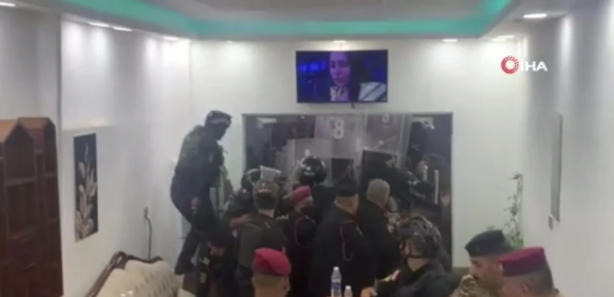 Bağdat'ta Sadr Grubu destekçileri televizyon kanalını bastı